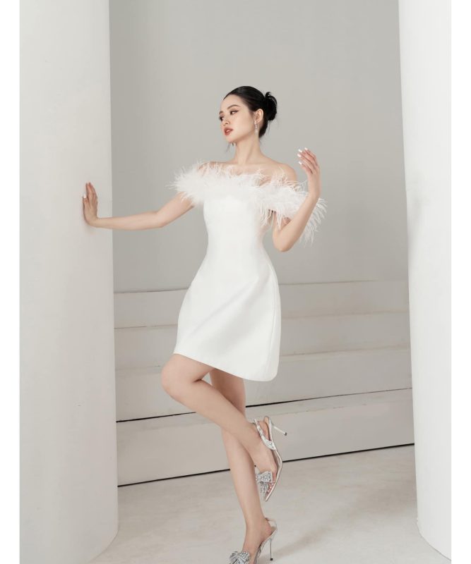 Váy trễ vai đính lông PÁRAMO