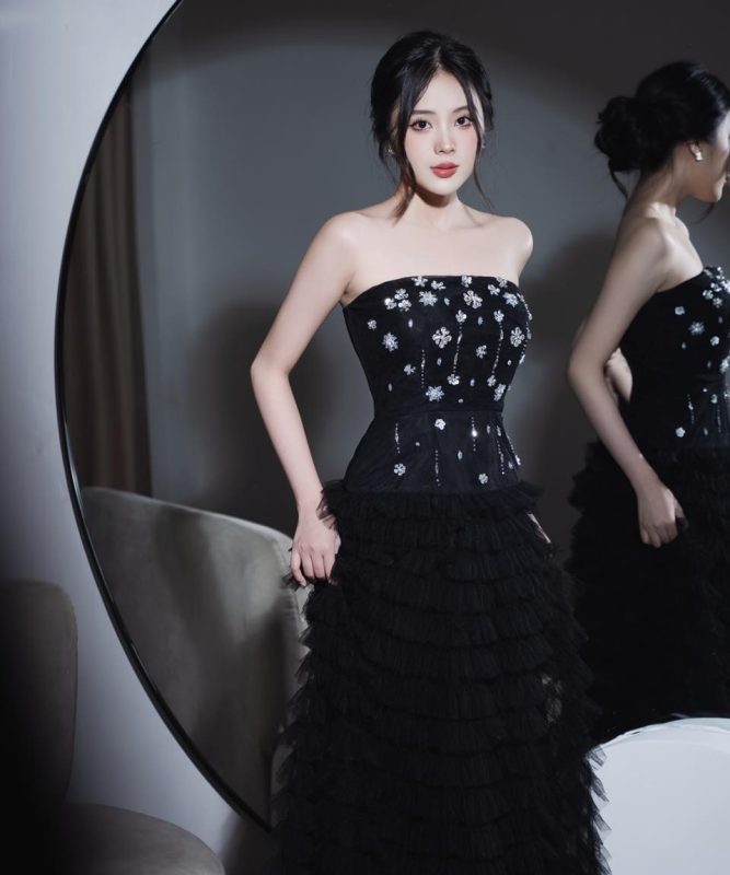 Váy đen đính đá cúp ngực PÁRAMO