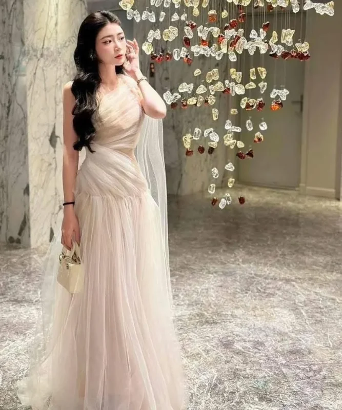 LẤM TẤM trắng vạt cổ